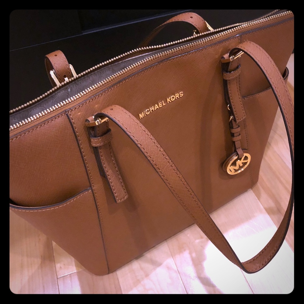 Michael Kors Saffiano Leather Tote 🎀